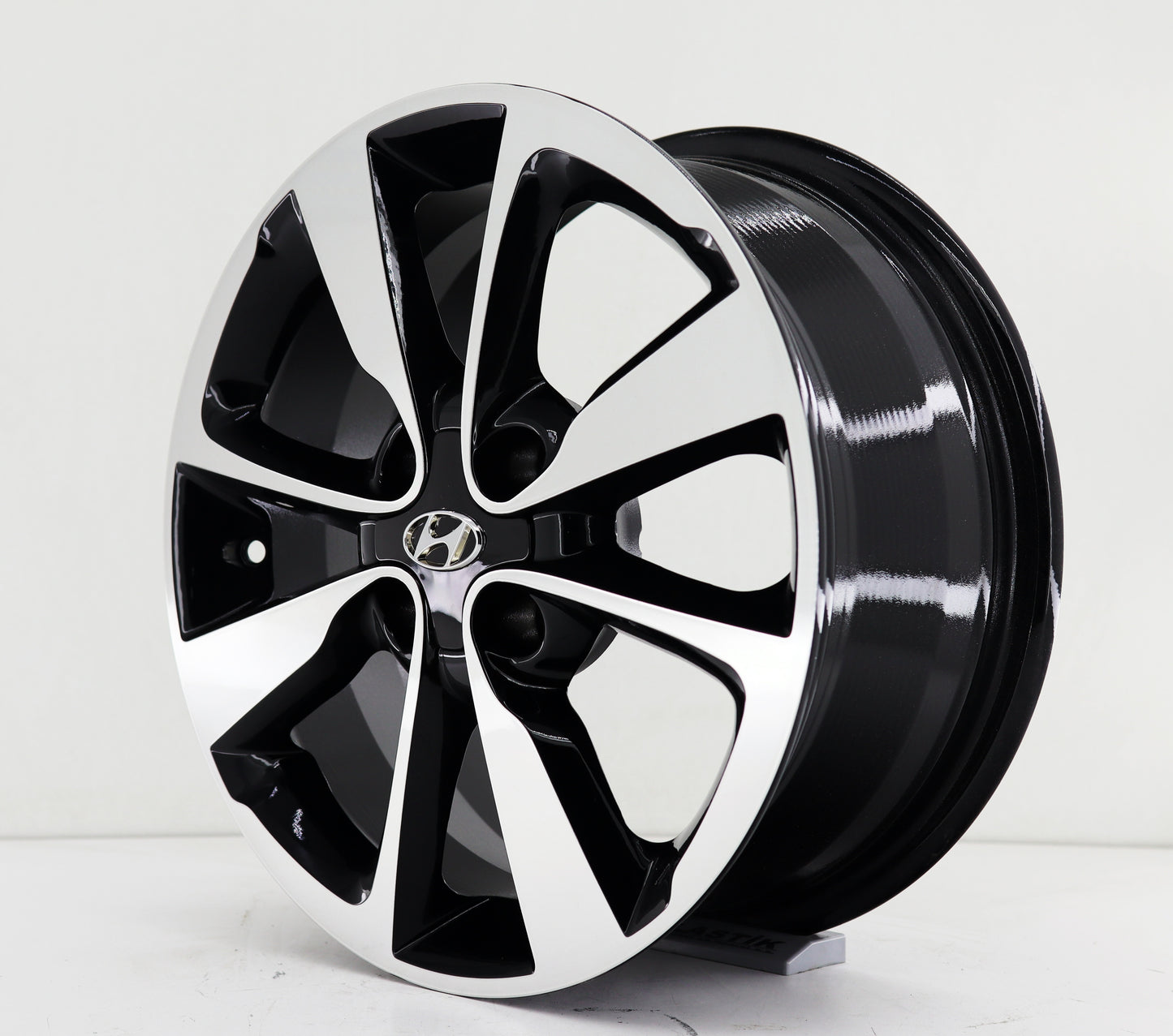 R1 Wheels 15 inç 4*100 ET40 Siyah Jant Takımı (J-392)
