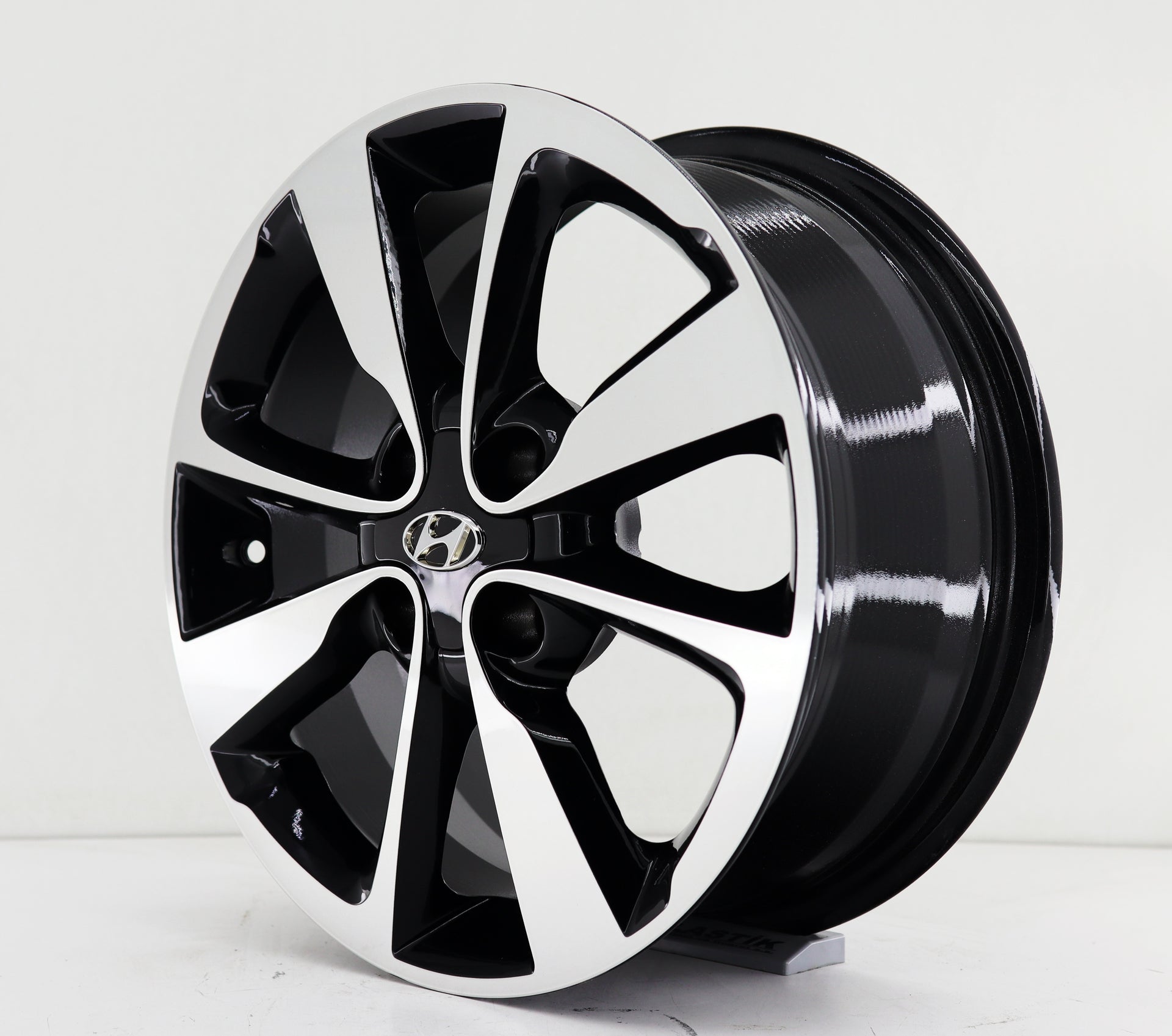 R1 Wheels 15 inç 4*100 ET40 Siyah Jant Takımı (J-392)