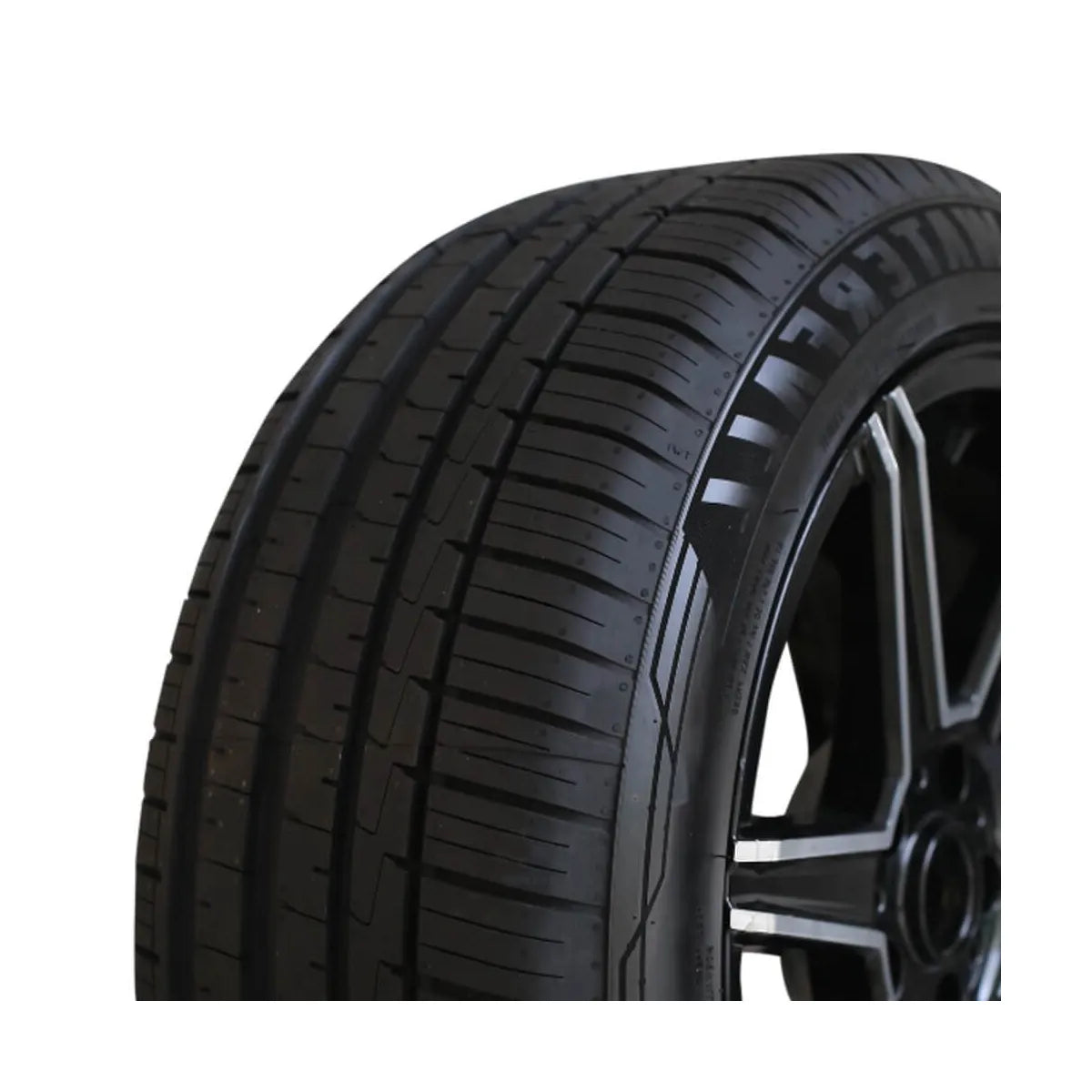 Waterfall Unique UHP 225/40R18 92W XL Lastiği