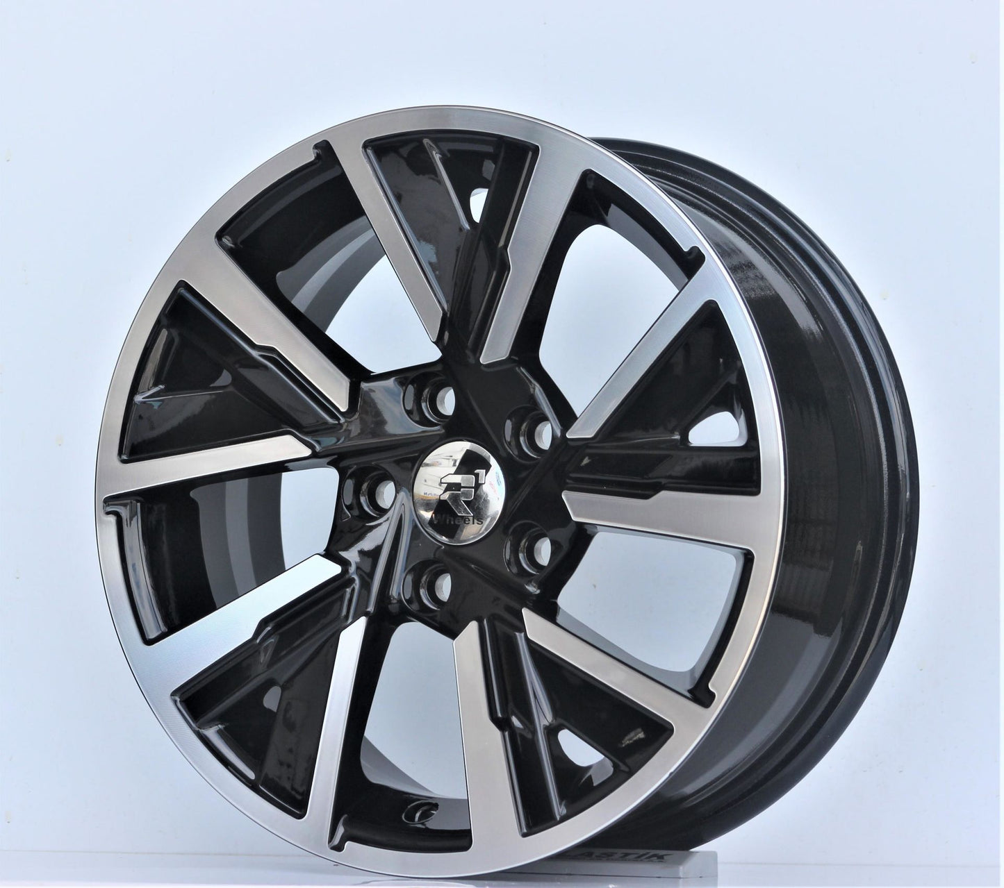 R1 Wheels 15 inç 4*100 ET35 Siyah Jant Takımı (J-2241) - KolayOto