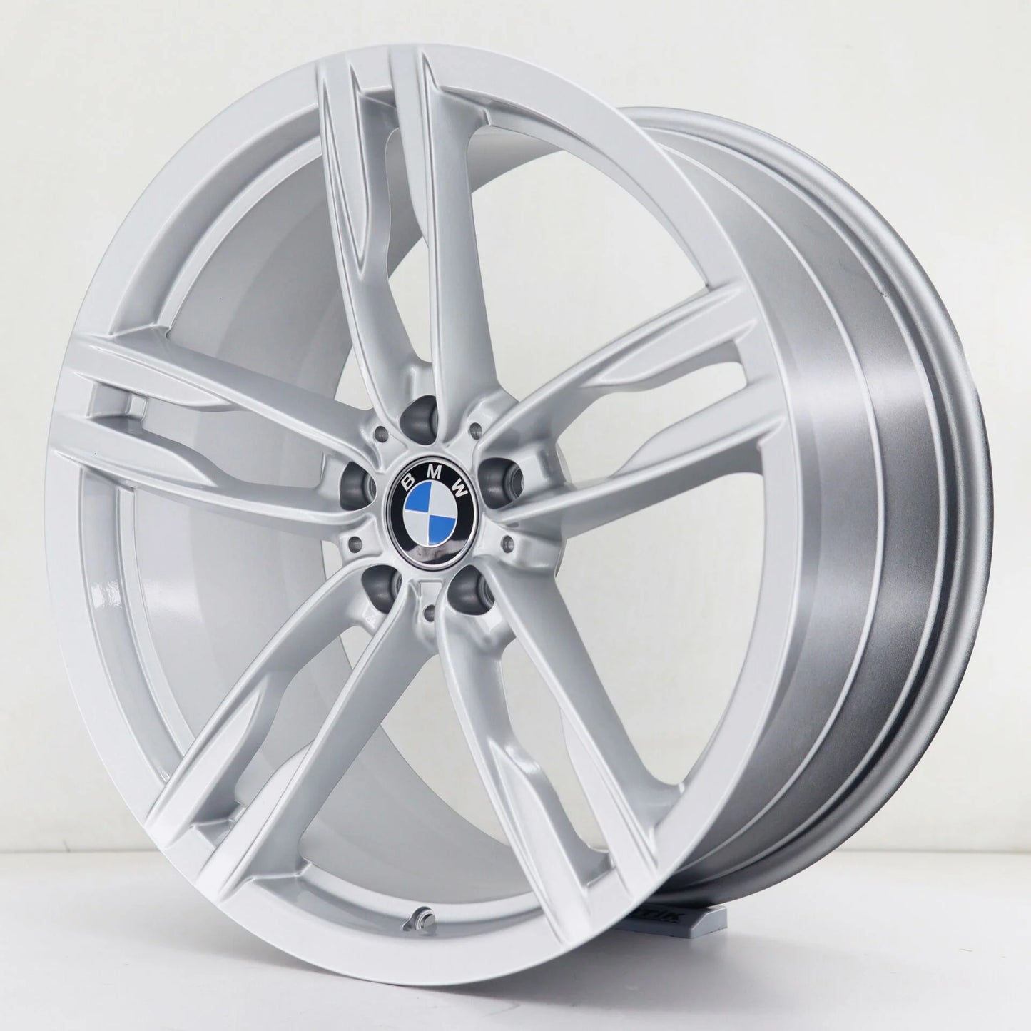 R1 Wheels 18 inç 5*120 ET30 Metalik Gri Jant Takımı (2277) - KolayOto