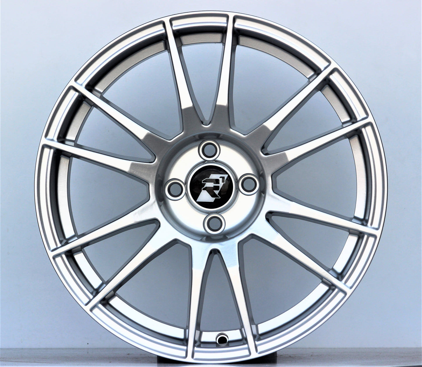 R1 Wheels 17 inç 4*100 ET35 Metalik Gri Jant Takımı (J-618) - KolayOto