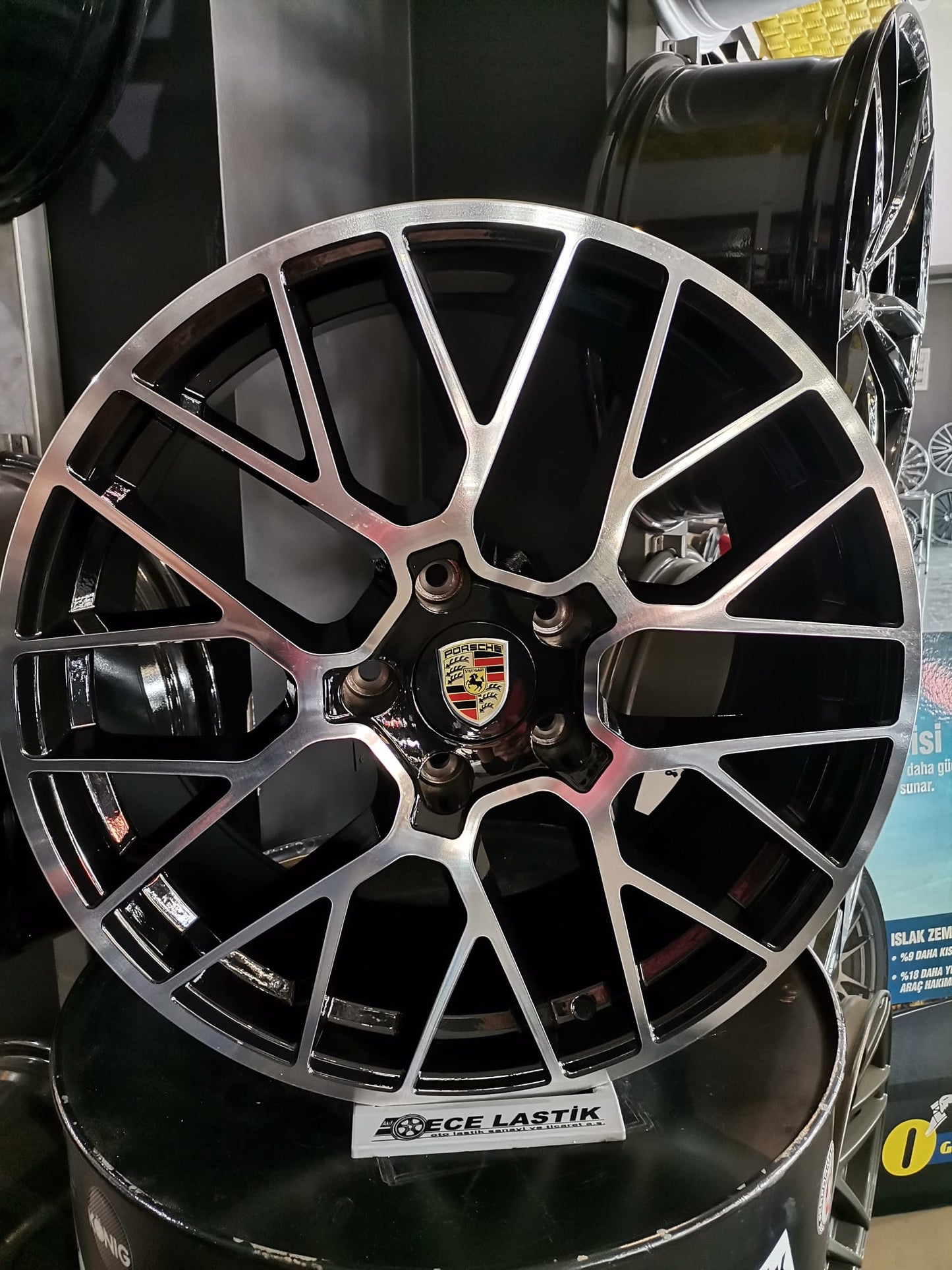 R1 Wheels 20 inç 130 ET45 Siyah Jant Takımı (J-2293) - KolayOto