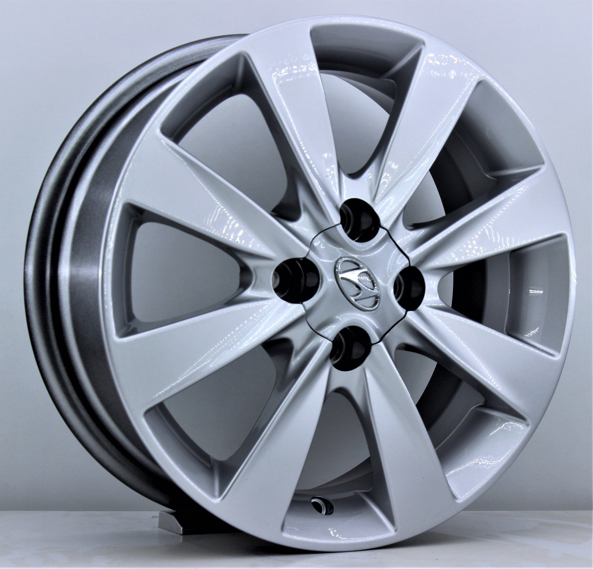 R1 Wheels 15 inç 4*100 ET35 Metalik Gri Jant Takımı (J-263)