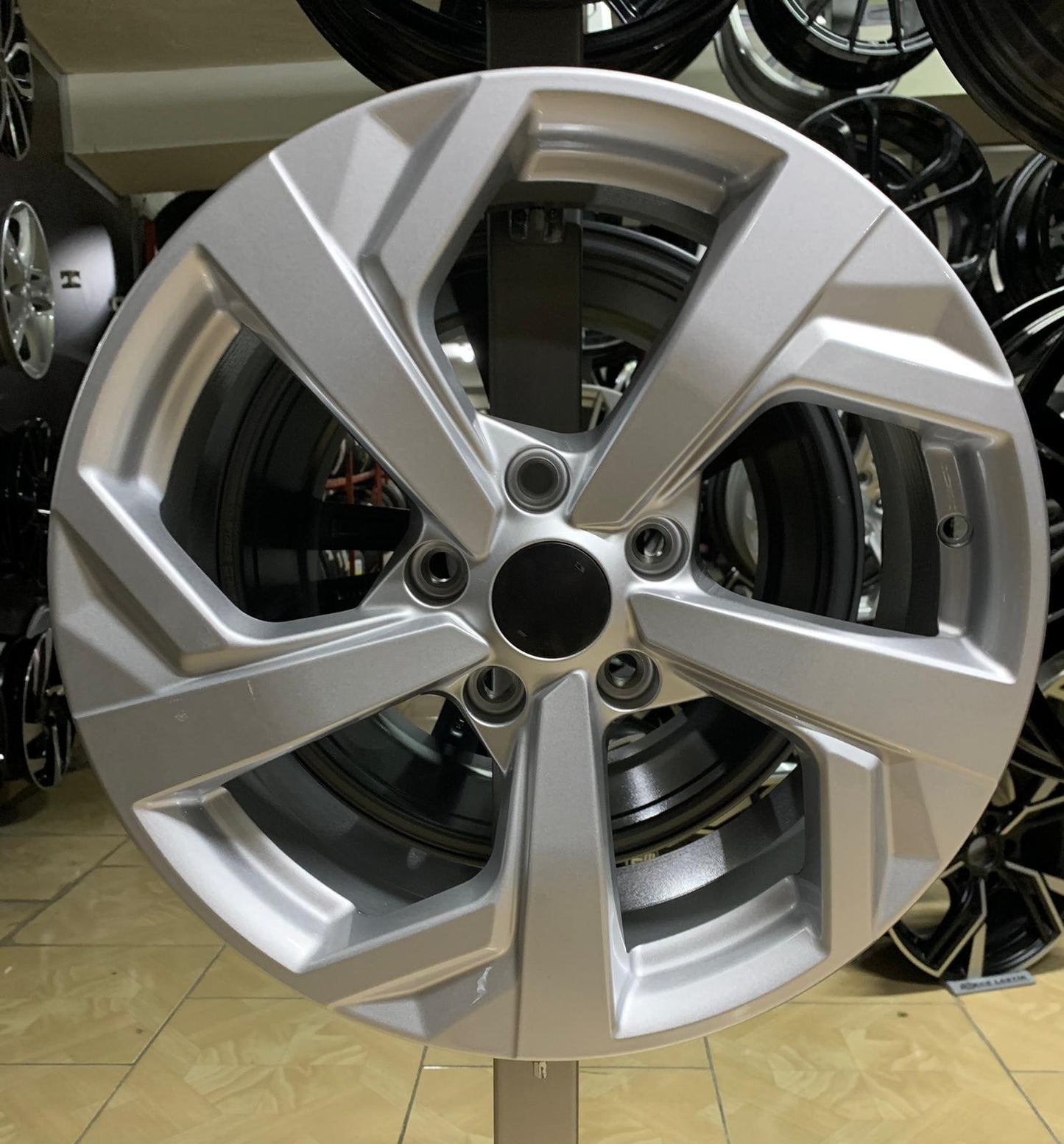 R1 Wheels 18 inç 5*114.3 ET41 Metalik Gri Jant Takımı (J-973) - KolayOto