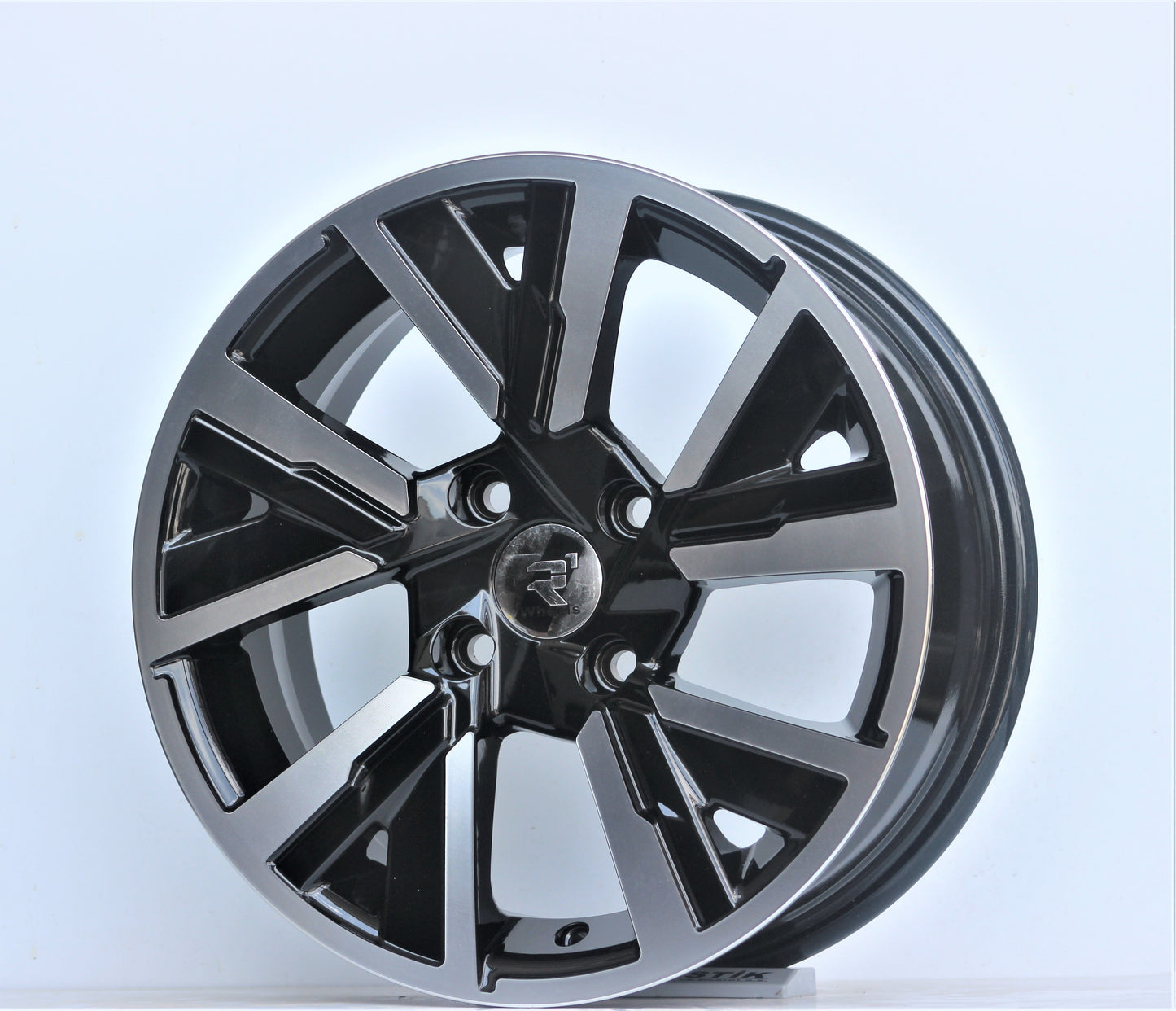 R1 Wheels 15 inç 4*108 ET20 Siyah Jant Takımı (J-561) - KolayOto