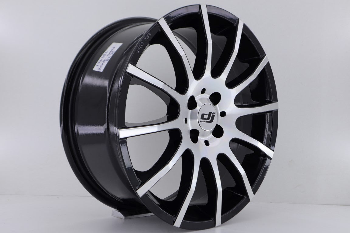 R1 Wheels 17 inç 4*100 ET42 Parlak Siyah Jant Takımı (J-895) - KolayOto