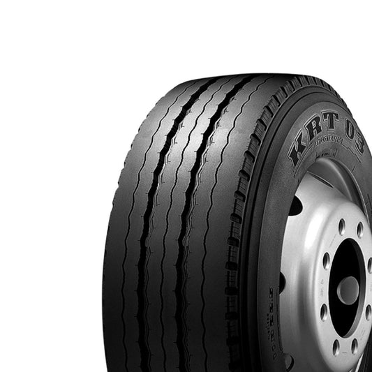 Kumho KRT03 9.5R17.5C 143/141J 18PR Lastiği
